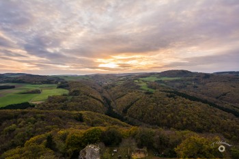 Blick von der Burg Olbrück ins Brohltal